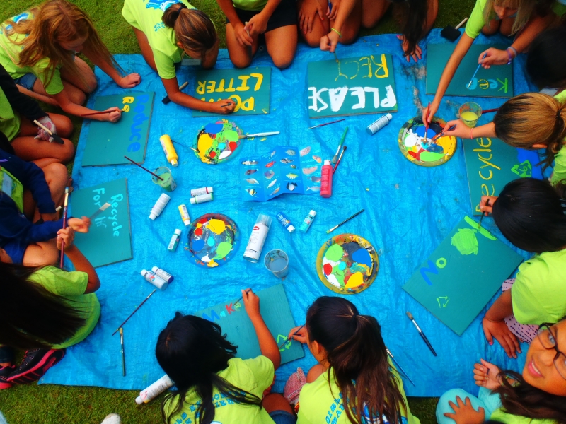 Students create signs to discourage littering and encourage recycling. (Photo Credit: Hawai‘i Wildlife Fund)