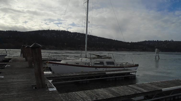 An abandoned sailboat in a marina. 