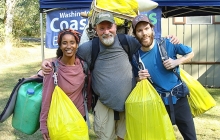 Volunteers at an ICC event in Ozette, WA. (Photo Credit: CoastSavers)